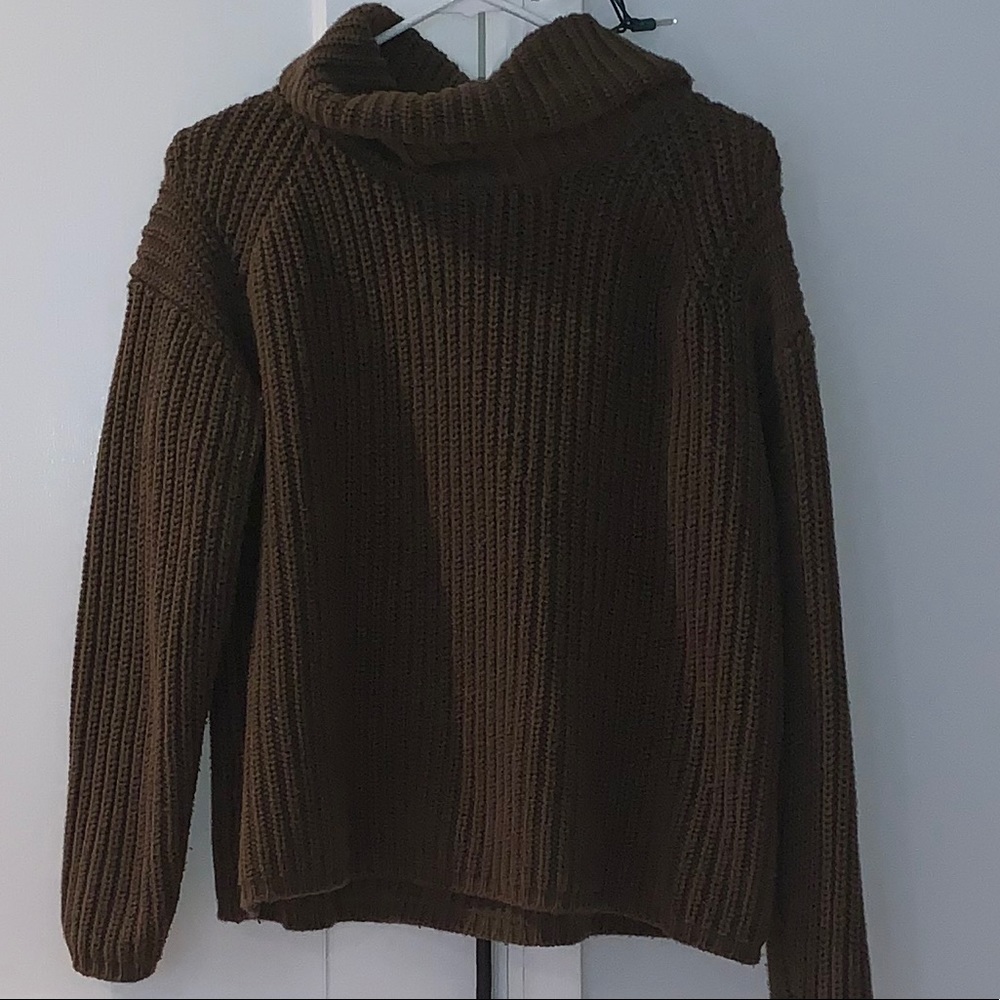Dark green ribbed chunky turtleneck